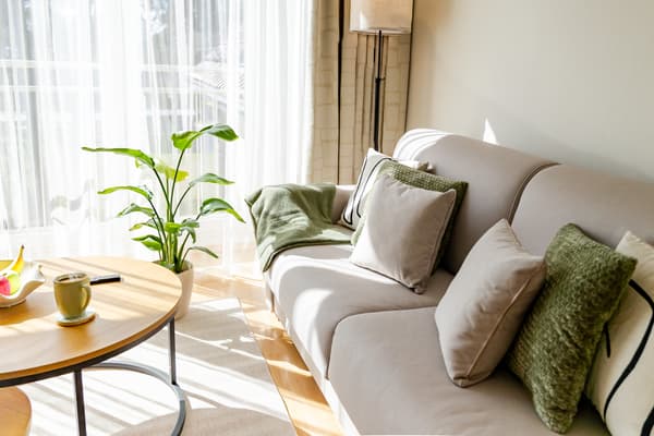 Wohnzimmercouch perfekt für gemütliche Stunden 