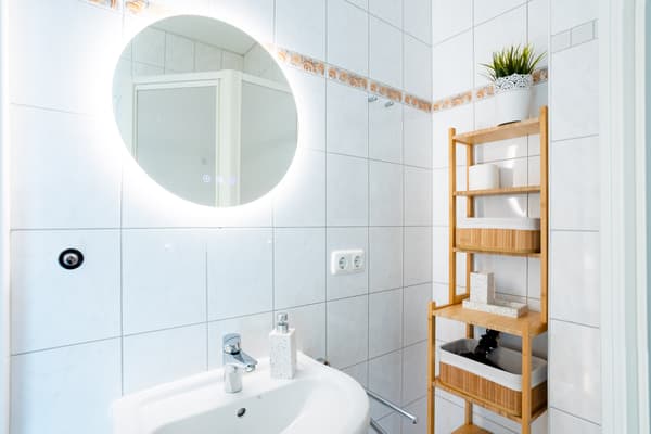 Modernes Badezimmer