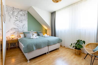 Gemütlich eingerichtetes Schlafzimmer