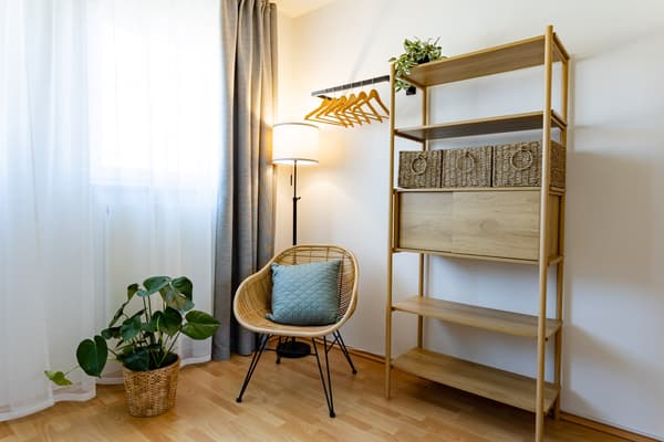 Moderne Kleiderablage