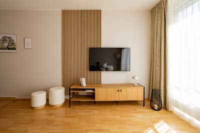 Modern TV Wand mit integrierten Smart-TV