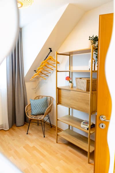 Ablagefläche im Schlafzimmer