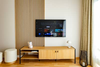 Modern TV Wand mit integrierten Smart-TV